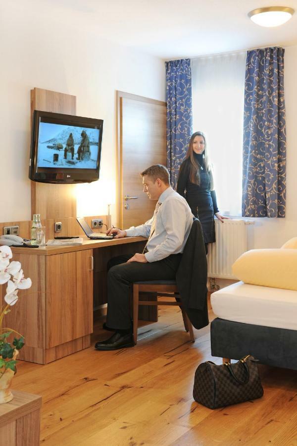 Hotel Christl Rohrdorf  Bagian luar foto